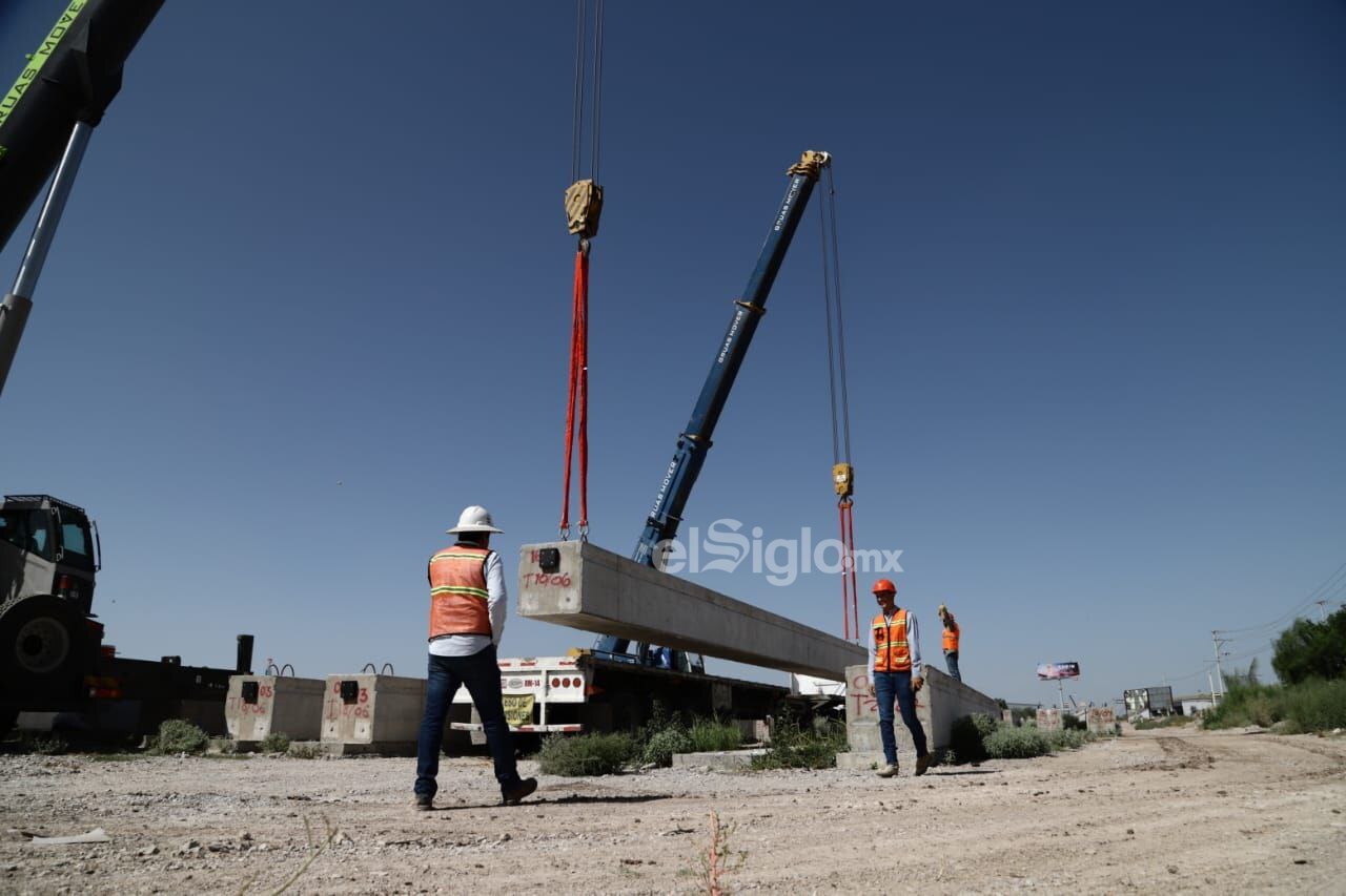 Traslado de las trabes que formarán parte del Giro Independencia. (ENRIQUE CASTRUITA)