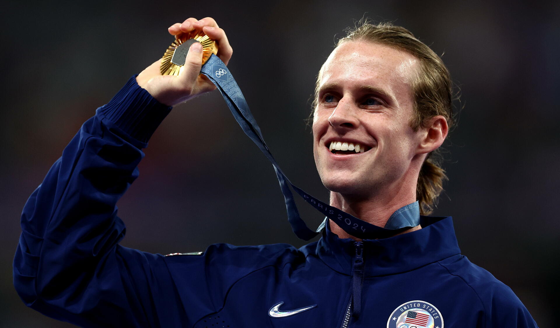 Cole Hocker, campeón de 1,500 con récord olímpico