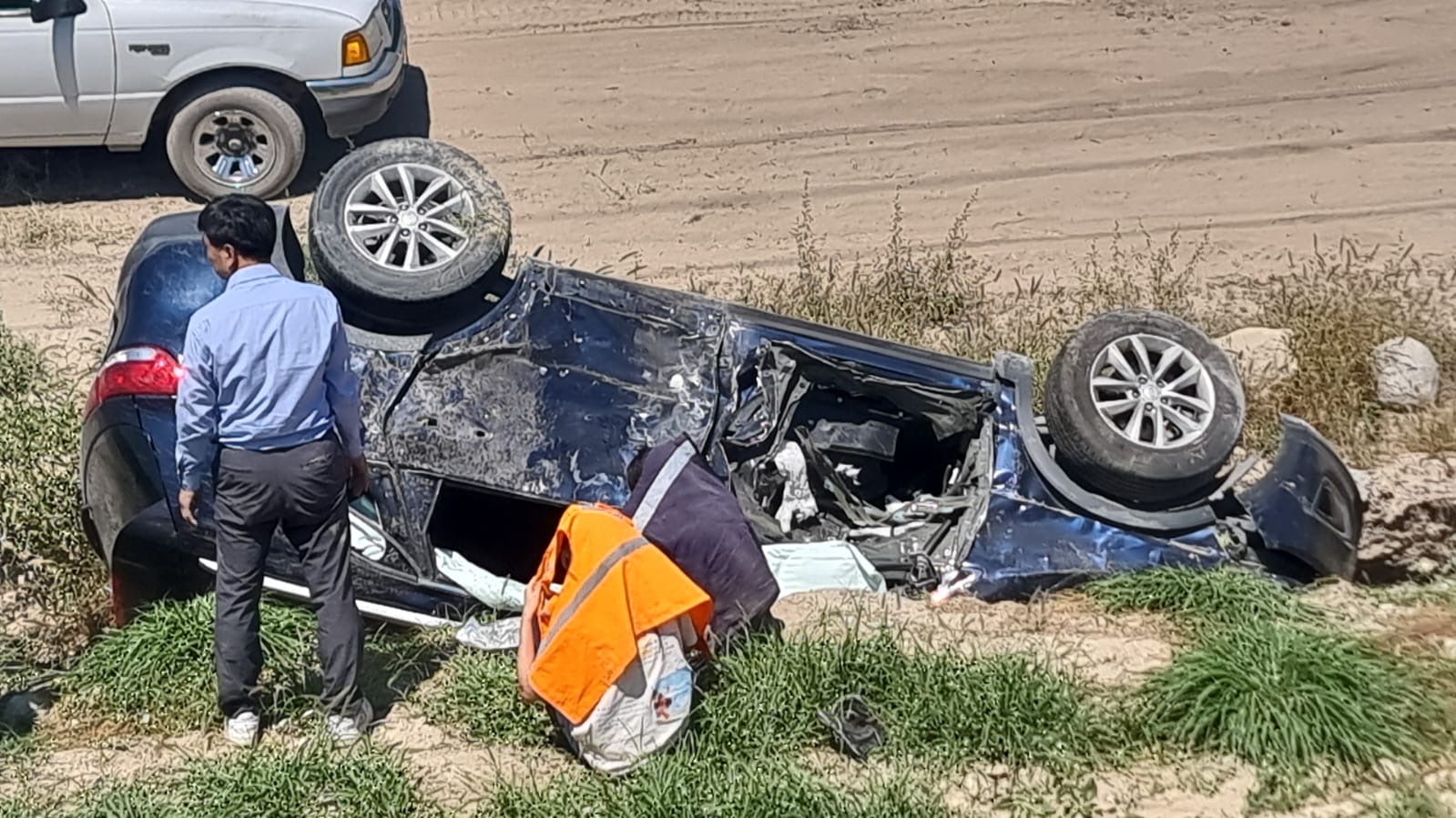 Dos lesionadas tras choque y volcadura entre un vehículo y camión de carga en Ramos Arizpe