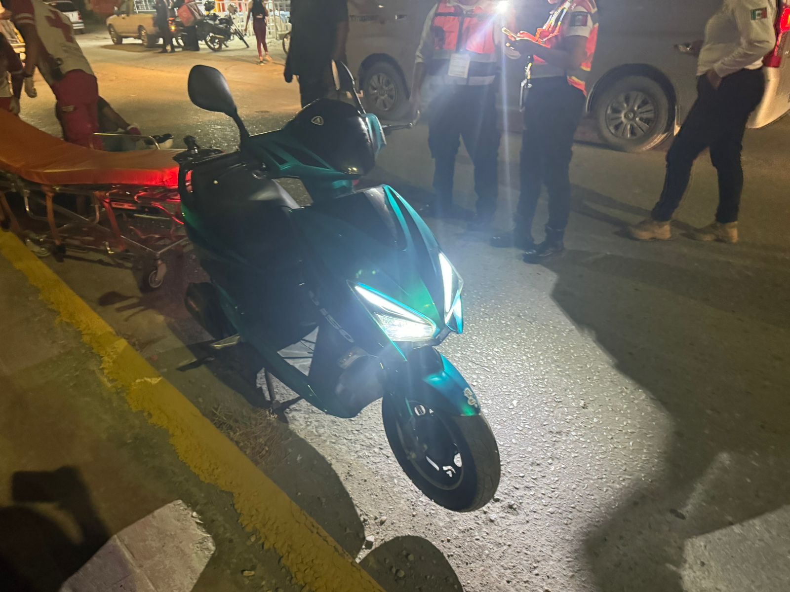 Se impactan scooter y moto en calles de la colonia José Luz Torres de Torreón