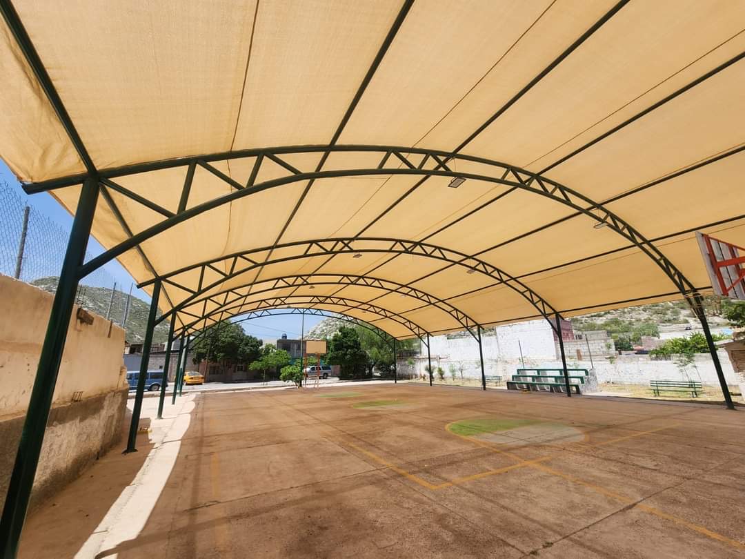 Techumbre ubicada en el espacio multideportivo de la calle Antonio García. (FABIOLA P. CANEDO)