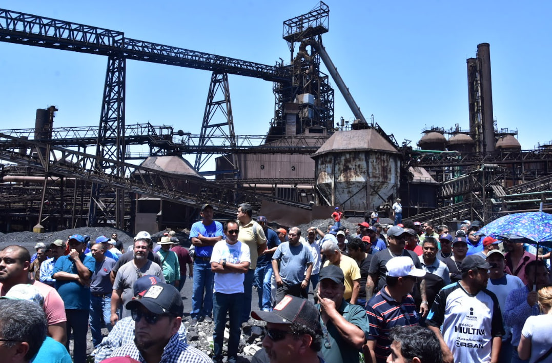 Trabajadores de Altos Hornos se encuentran en la incertidumbre por su situación laboral. (SERGIO A. RODRÍGUEZ)