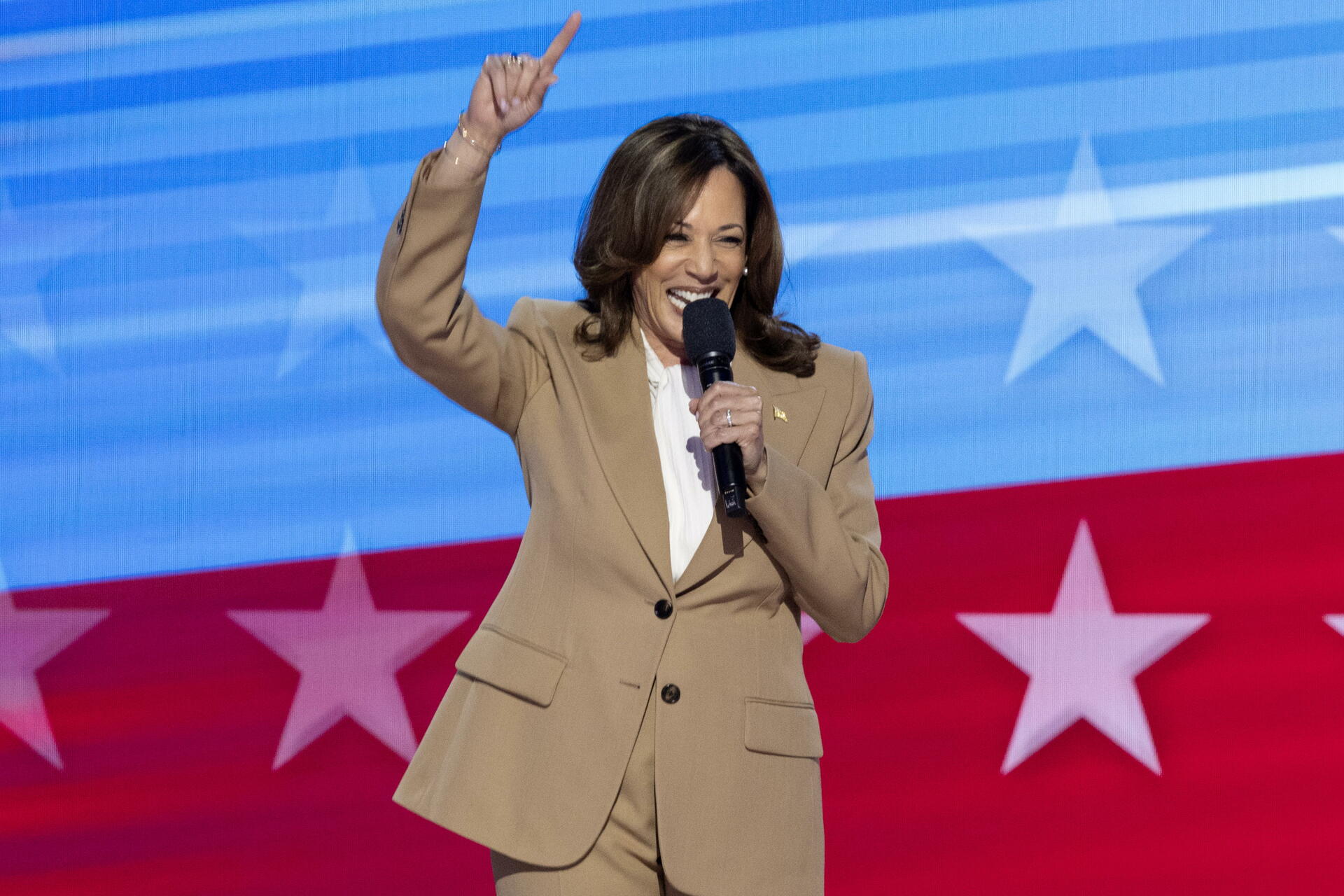 Kamala Harris sorprende en el primer día de la Convención Demócrata