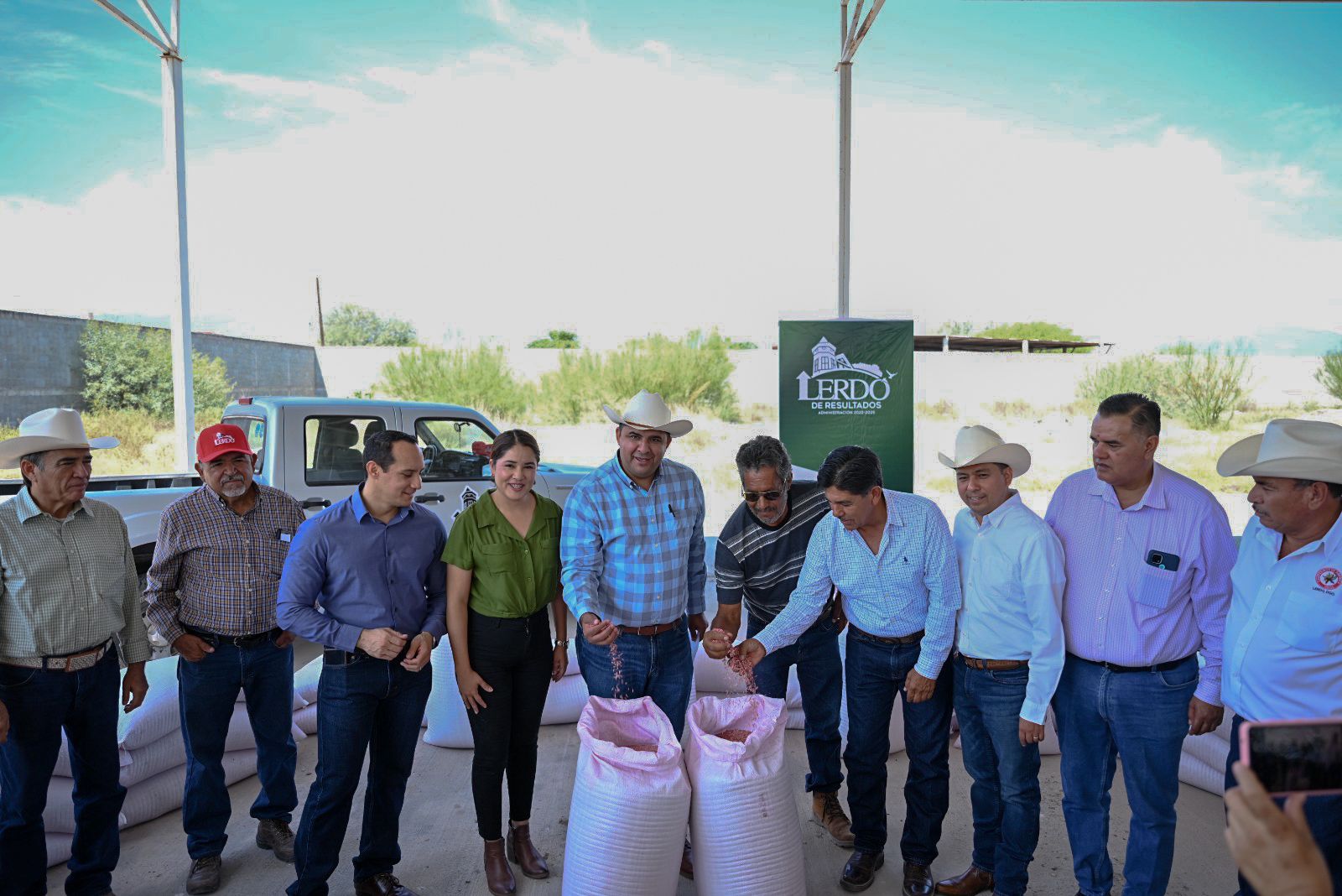 Entrega de semilla de avena forrajera beneficia a 80 productores lerdenses