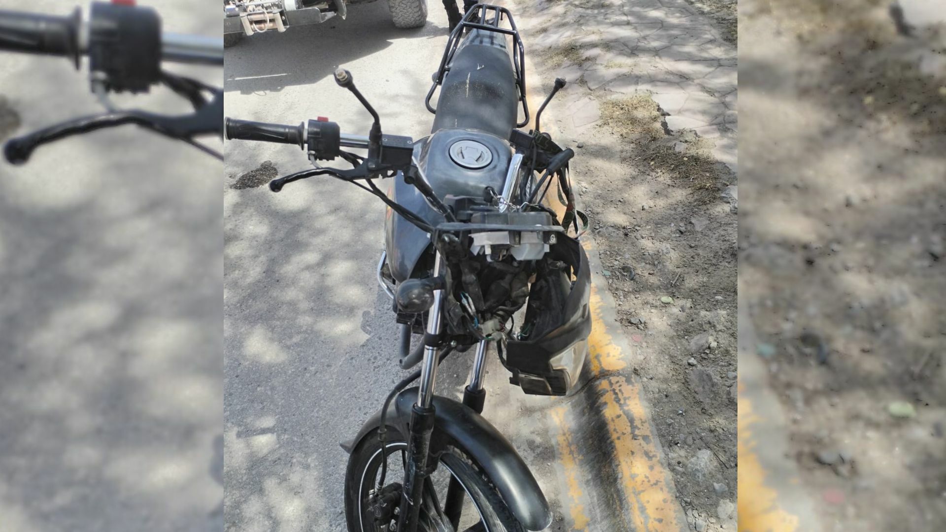 Taxi impacta a motociclista en el fraccionamiento San Alberto de Gómez Palacio