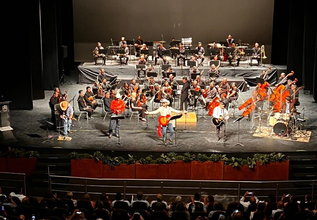 La gira se realiza en el marco del 200 aniversario de la fundación de Coahuila y Texas.
