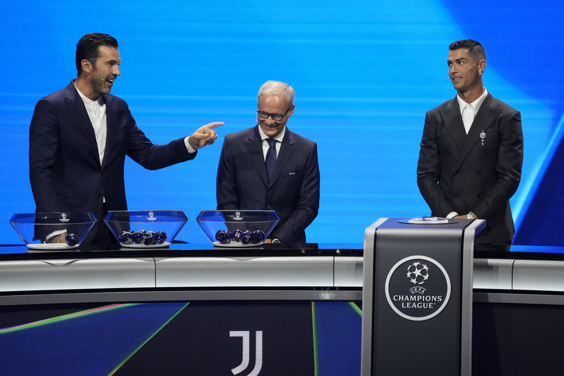 Buffon y Cristiano, los ejecutores de la ceremonia de Champions League