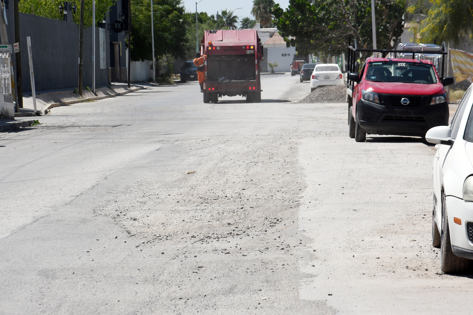 Anteriormente, el Simas Rural levó a cabo algunas obras de introducción
de tubería en la avenida Universidad. (FERNANDO COMPEÁN)