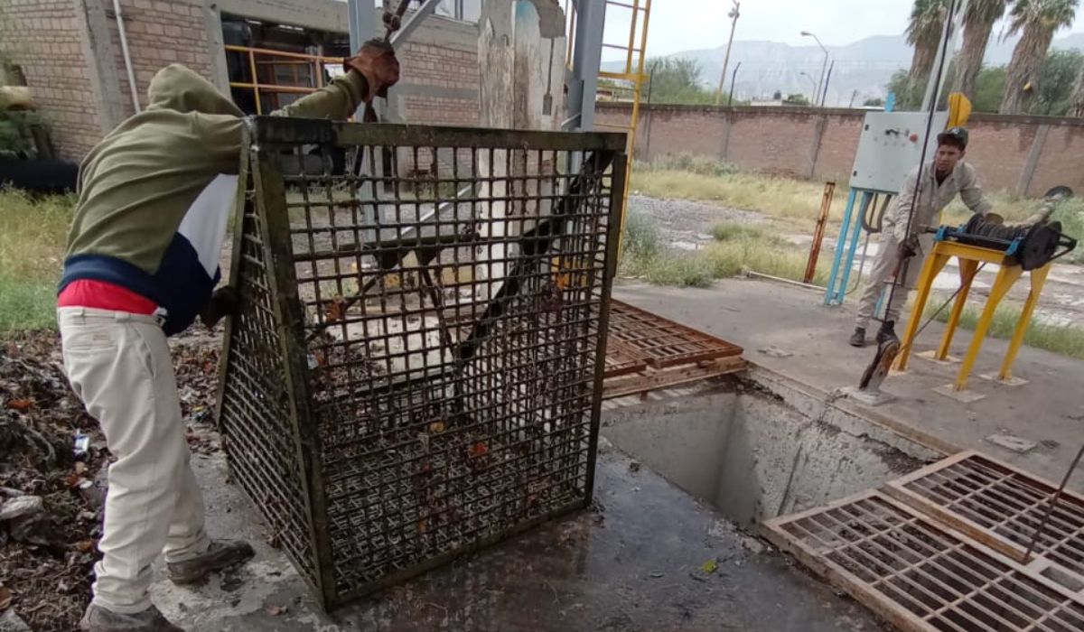 Retiran cinco toneladas de basura en cárcamos del Simas Torreón