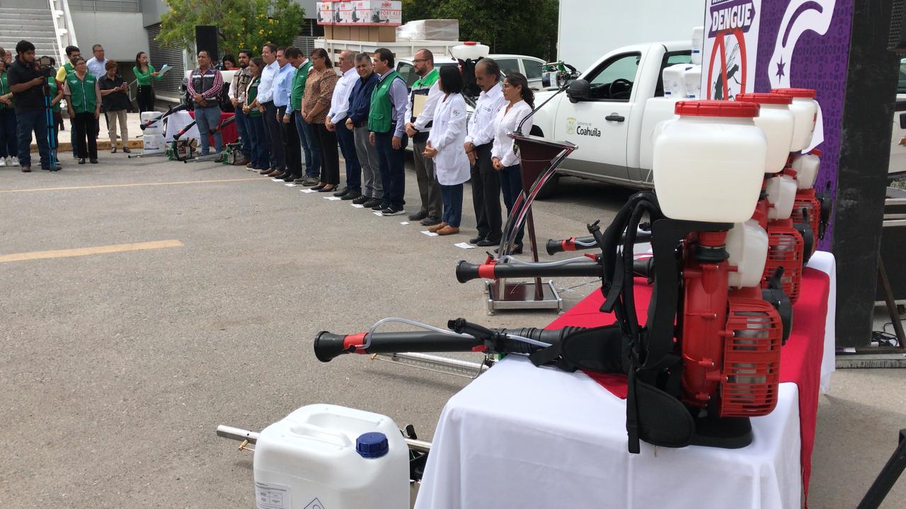 Salud Coahuila entrega equipo e insumos para controlar el dengue en La Laguna