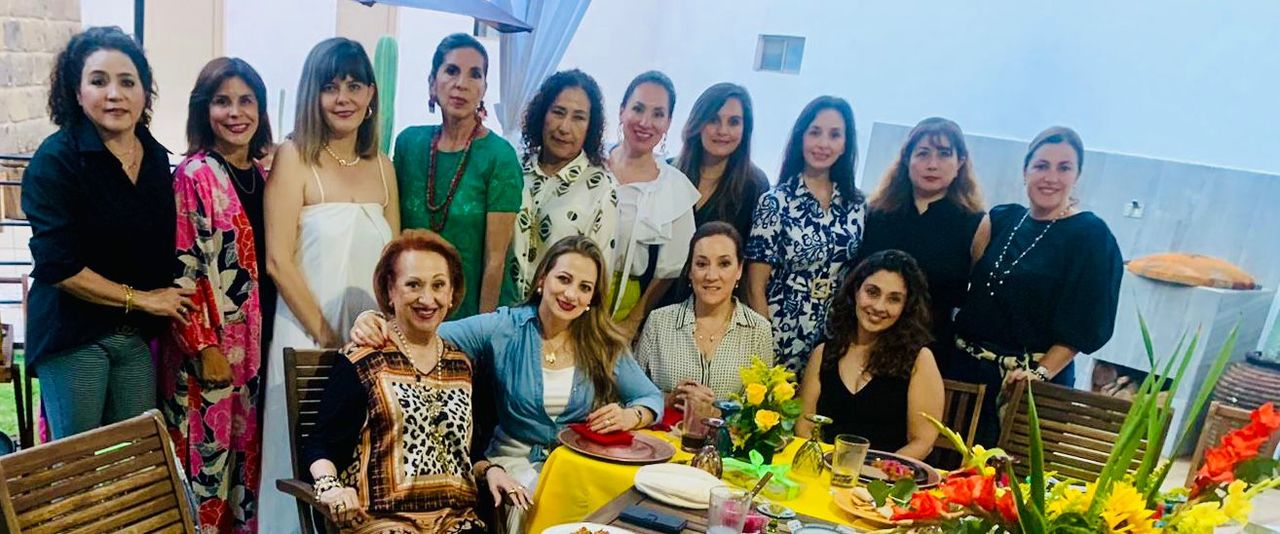 Carmen, Laurencia, Elena, Cony, Irma, Mónica, Lily, María, Mónica, Cristina, Tita, Sandra, Malena y Fernanda.