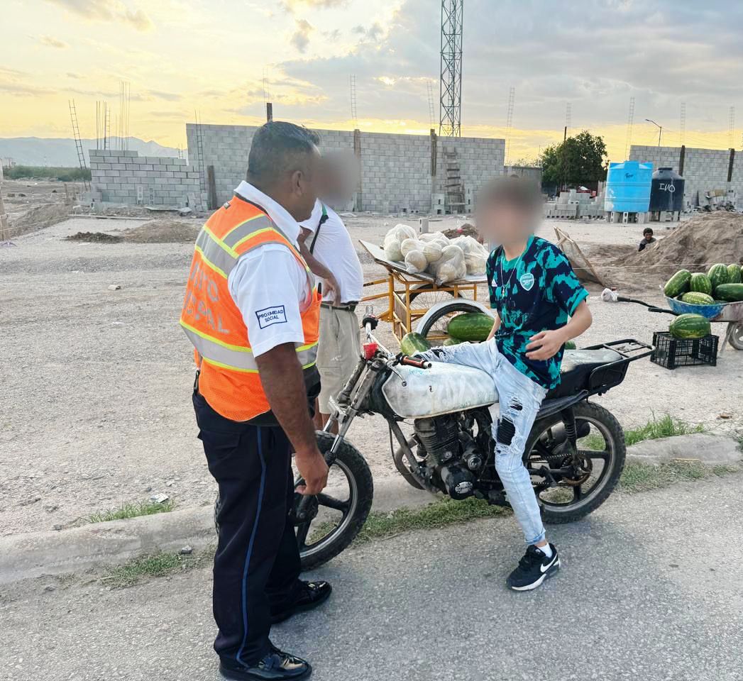 Tan sólo en agosto se detectó a 38 menores conduciendo o como
acompañantes en motocicletas. (CORTESÍA)