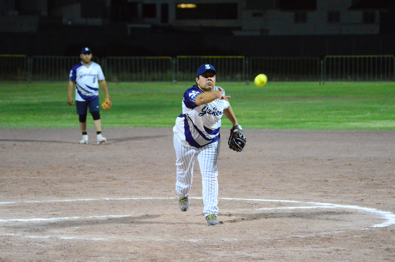 Softbol de Bola Lenta. (CORTESÍA)