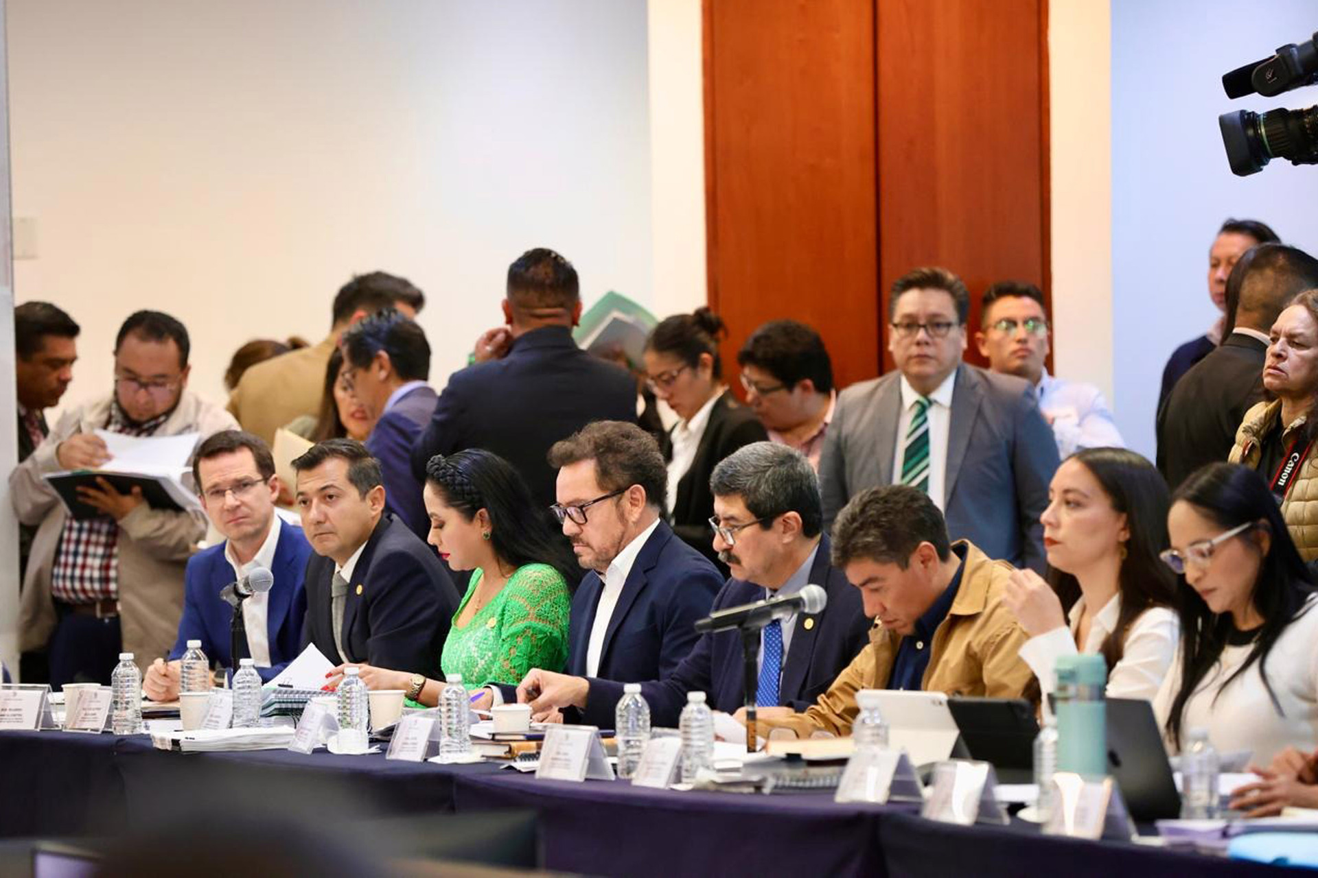 Inicia sesión en el Senado para aprobar dictamen de reforma judicial