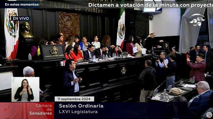 A la votación a favor se sumó el panista Miguel Ángel Yunes Márquez.