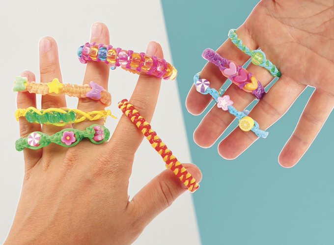 ¿Recuerdas los scoubidous? La moda de las pulseras de los 90 que conquistó a una generación