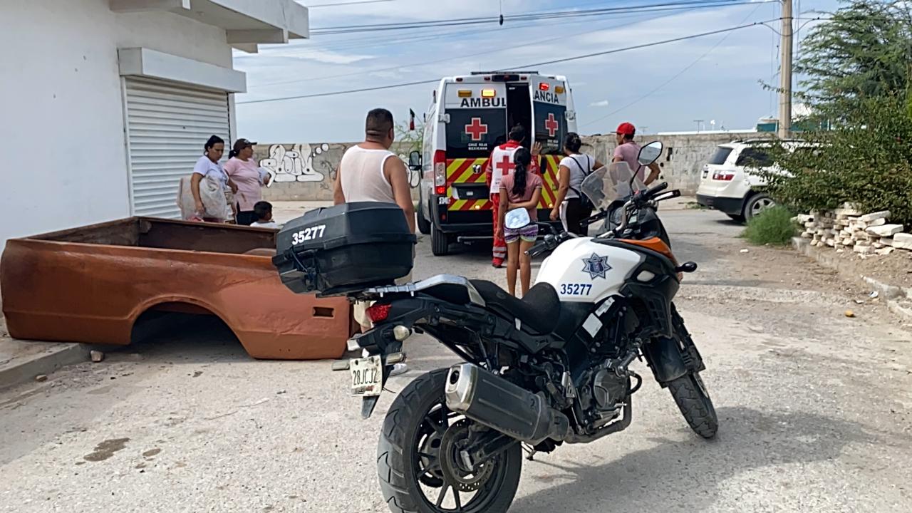 Hermanitos terminan con fractura de pierna tras ser aplastados por la caja de una camioneta