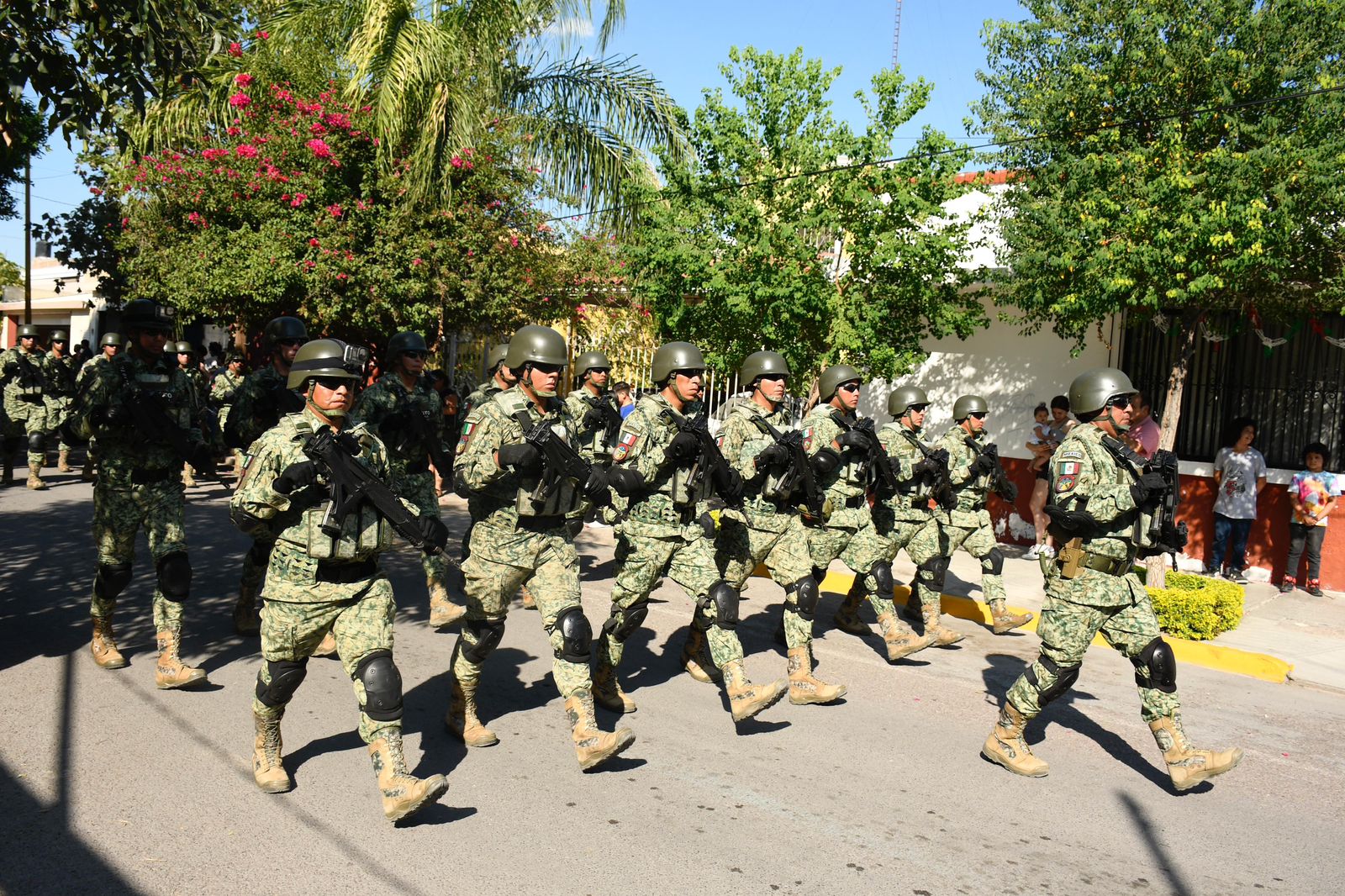 Más de 12 mil personas presentes en el desfile militar en Lerdo