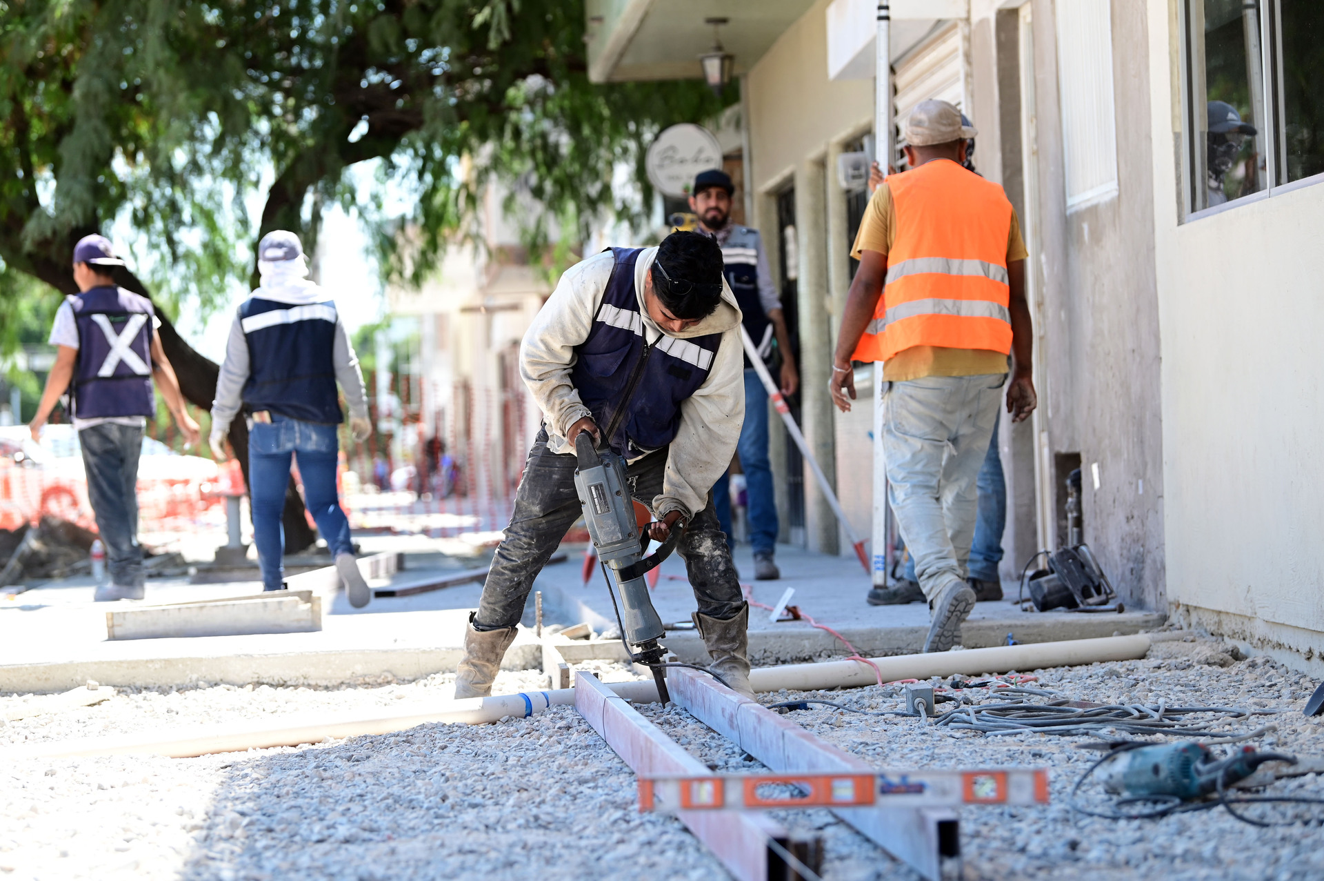 Luego de la interrupción por el desfile, se reanudaron los trabajos
del Corredor Matamoros; registran un 64 por ciento de avance. (EL SIGLO DE TORREÓN)