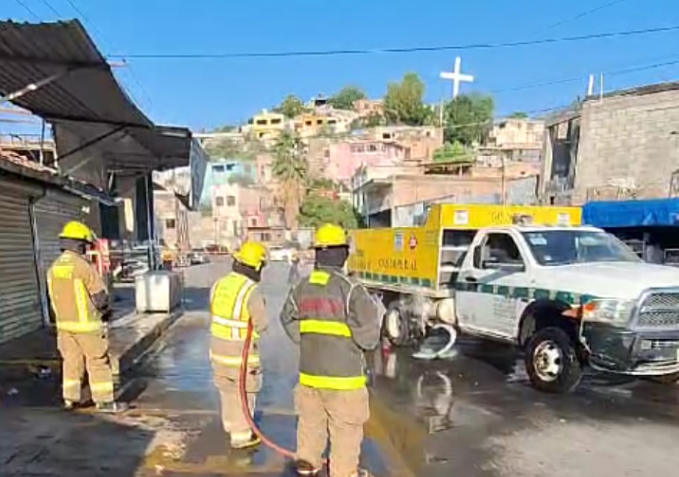 Accidente vehicular en Torreón deja un lesionado y genera fuga de gas