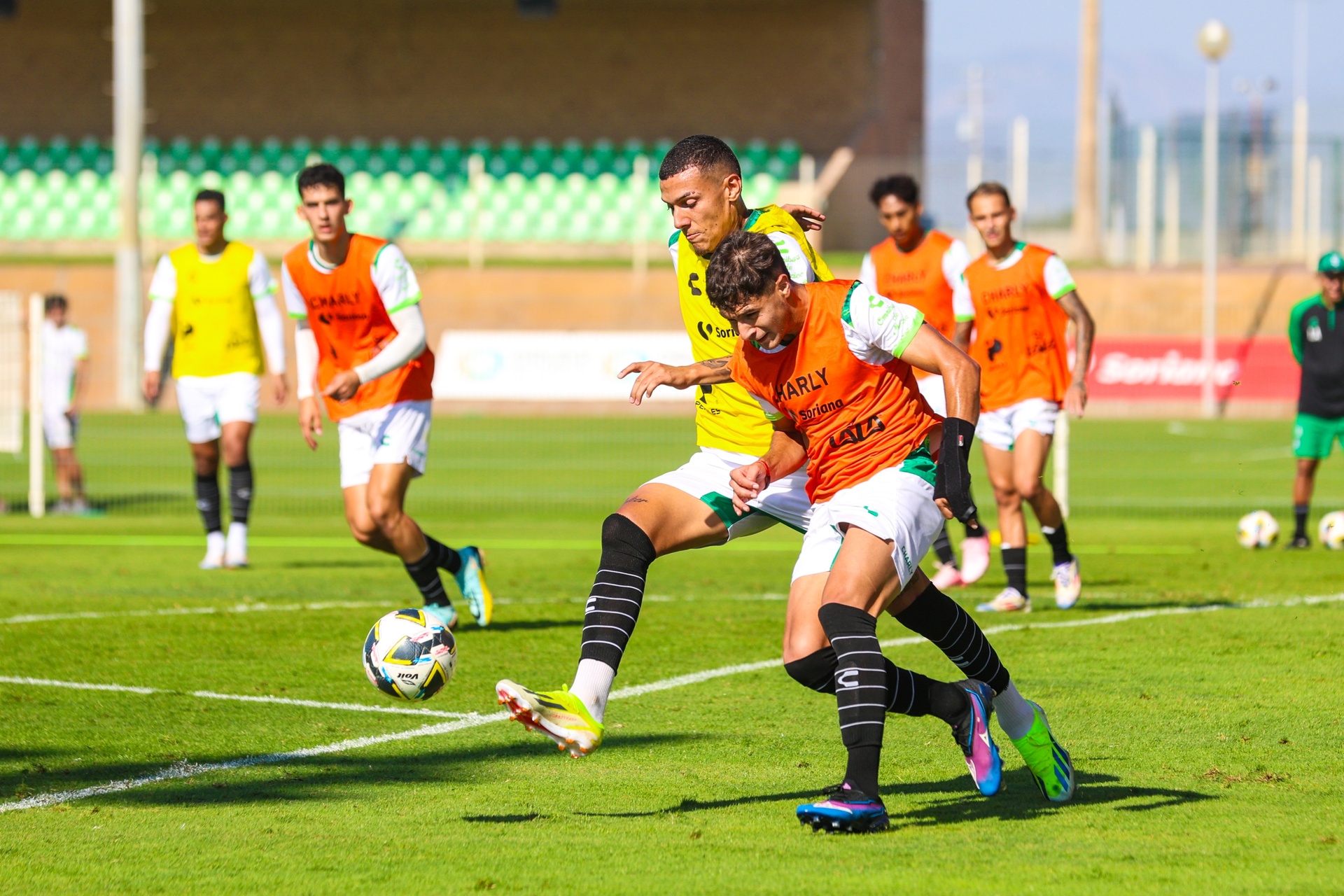 Los Guerreros entrenaron a primera hora ayer en el TSM, buscando la mejor estrategia para visitar el próximo sábado por la noche al Atlético de San Luis, por la décima jornada del futbol mexicano. (Cortesía Club Santos)