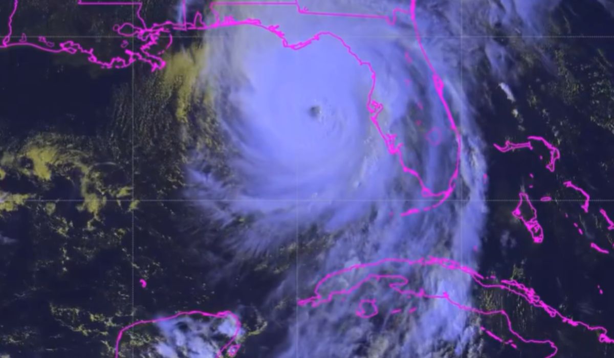 Huracán Helene se intensifica a categoría 4