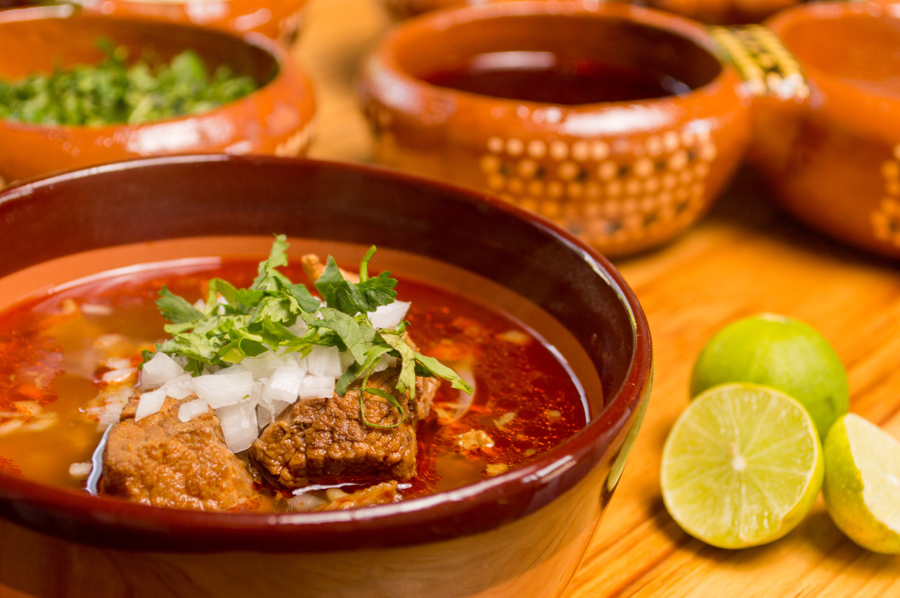 El menudo es un platillo tradicional en la cocina mexicana.