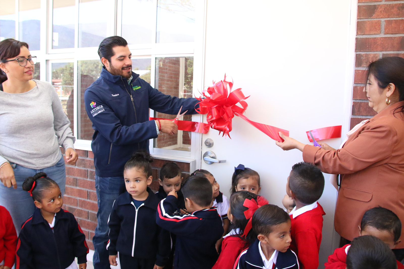 Alcalde de Arteaga entrega nueva aula didáctica en jardín de niños