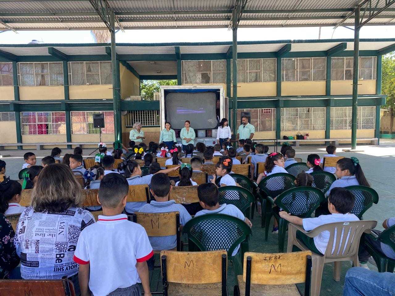 Llega el Cine Móvil a las escuelas en Lerdo para crear consciencia sobre el cuidado del agua. (EL SIGLO DE TORREÓN)