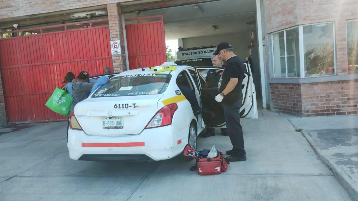 Taxi que trasladó a mujer en labores de parto. (EL SIGLO DE TORREÓN)