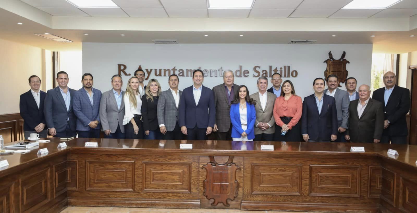 Las administraciones del alcalde saliente, José María Fraustro, y el alcalde electo, Javier Díaz. (HILDA SEVILLA)