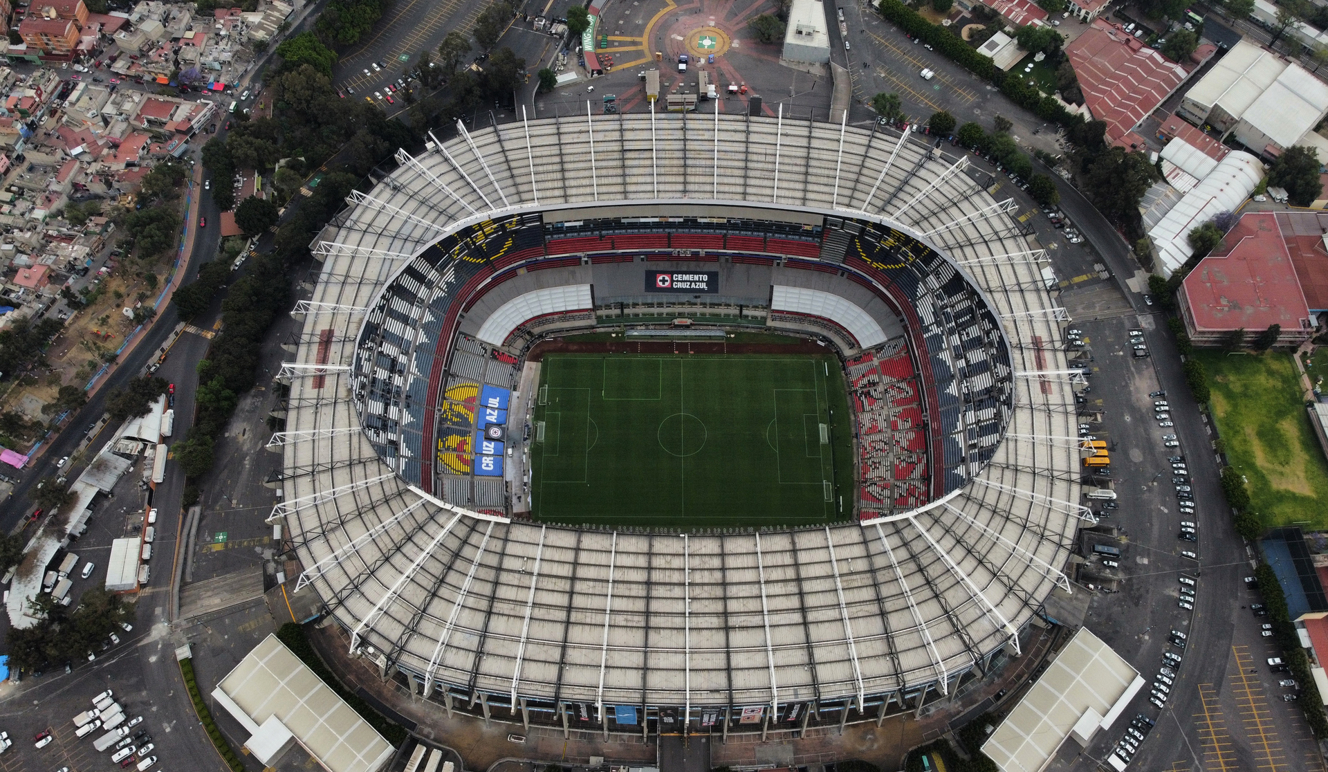 ¿Por qué ya no van a los estadios en México? Aficionados responden