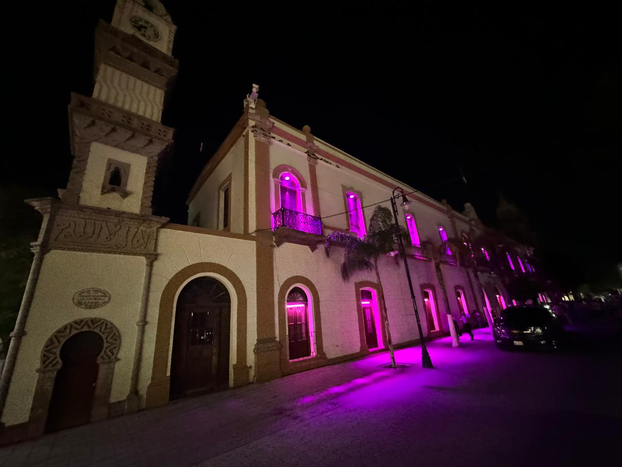 Encendido rosa en Lerdo por el Día Mundial contra el Cáncer de Mama