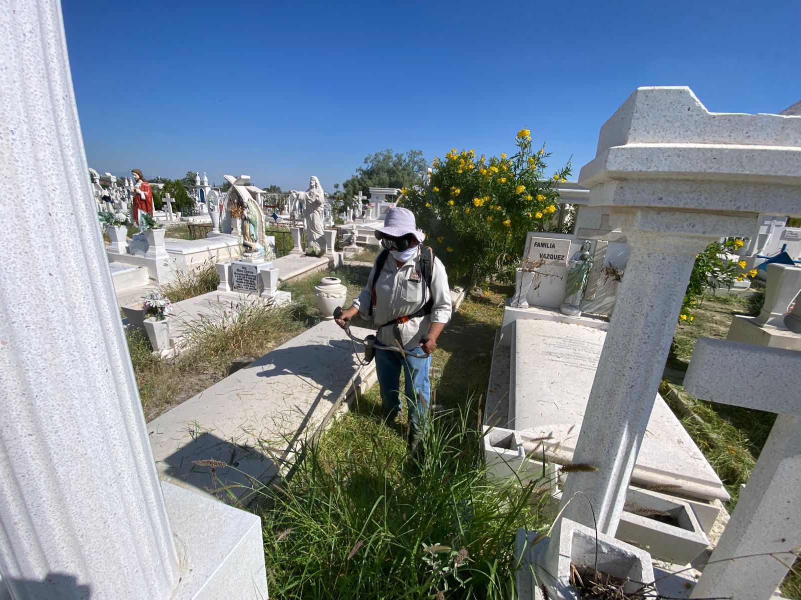 Ciudad Lerdo se prepara para el Día de Muertos con labores intensivas en el Panteón Municipal