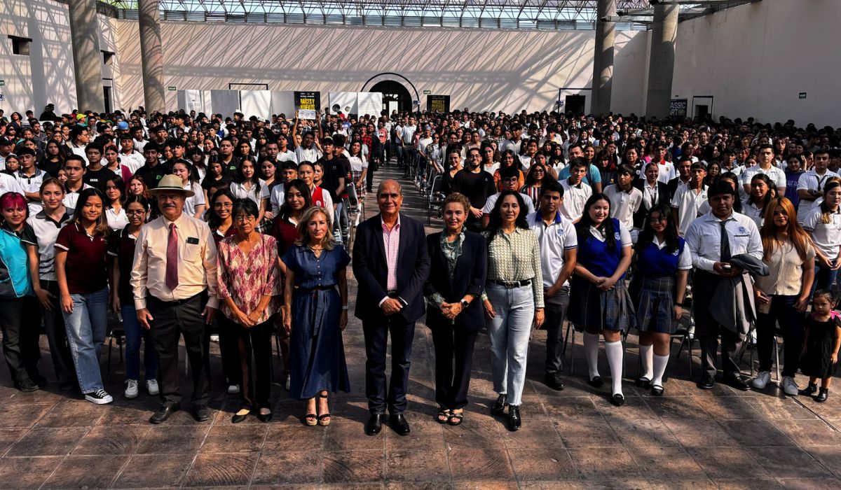 Entregan 900 Mil Pesos en becas a estudiantes de Monclova