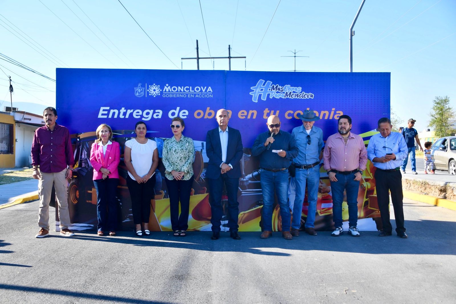 Alcalde Mario Dávila entrega otra obra de pavimentación