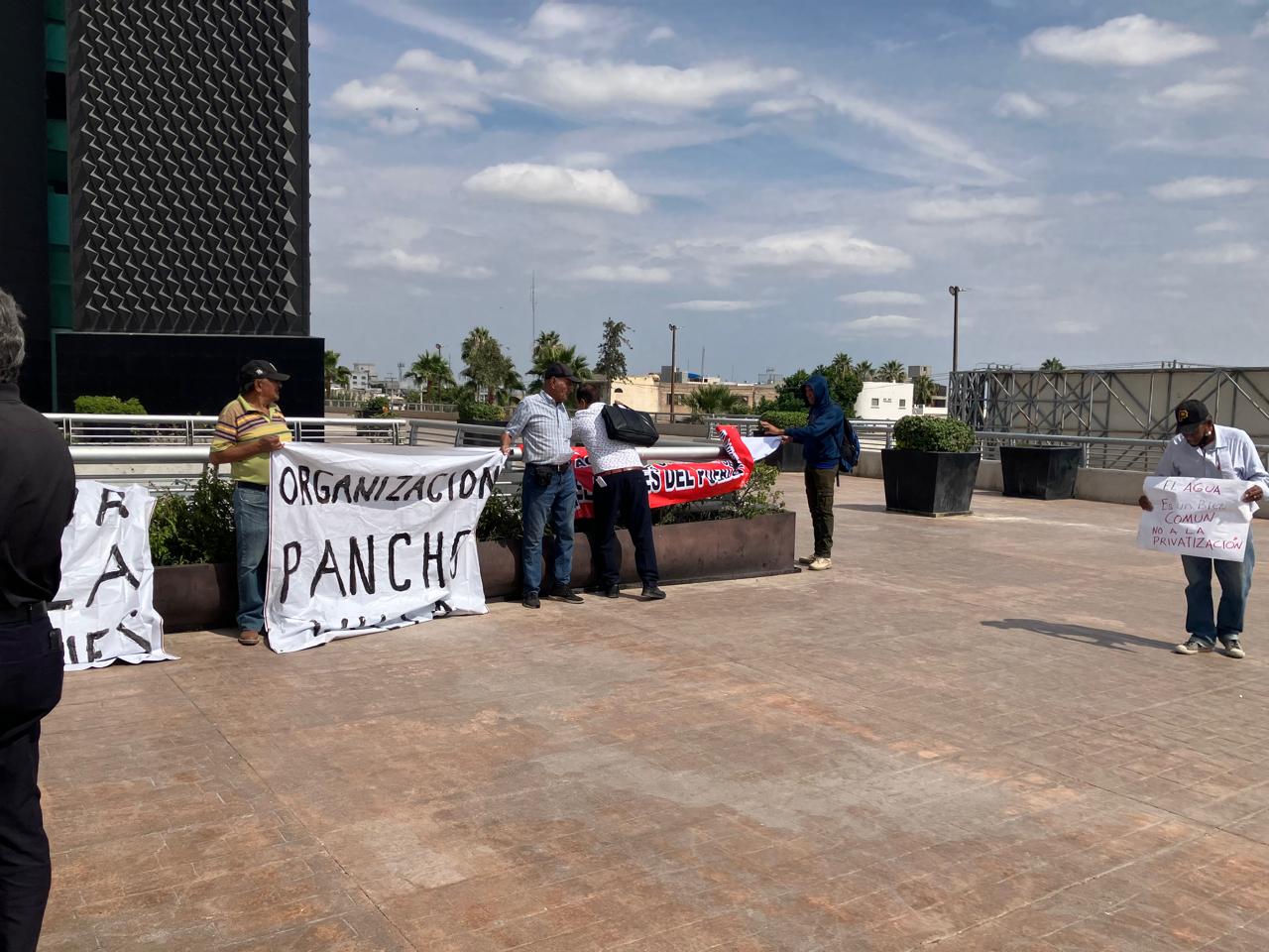 Protestan contra posible privatización del Simas Torreón