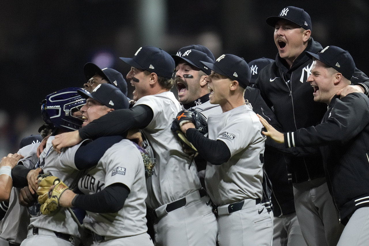 Los neoyorkinos vuelven al 'clásico de otoño' tras derrotar a Cleveland y esperan al vencedor del duelo entre los Mets y los Dodgers.