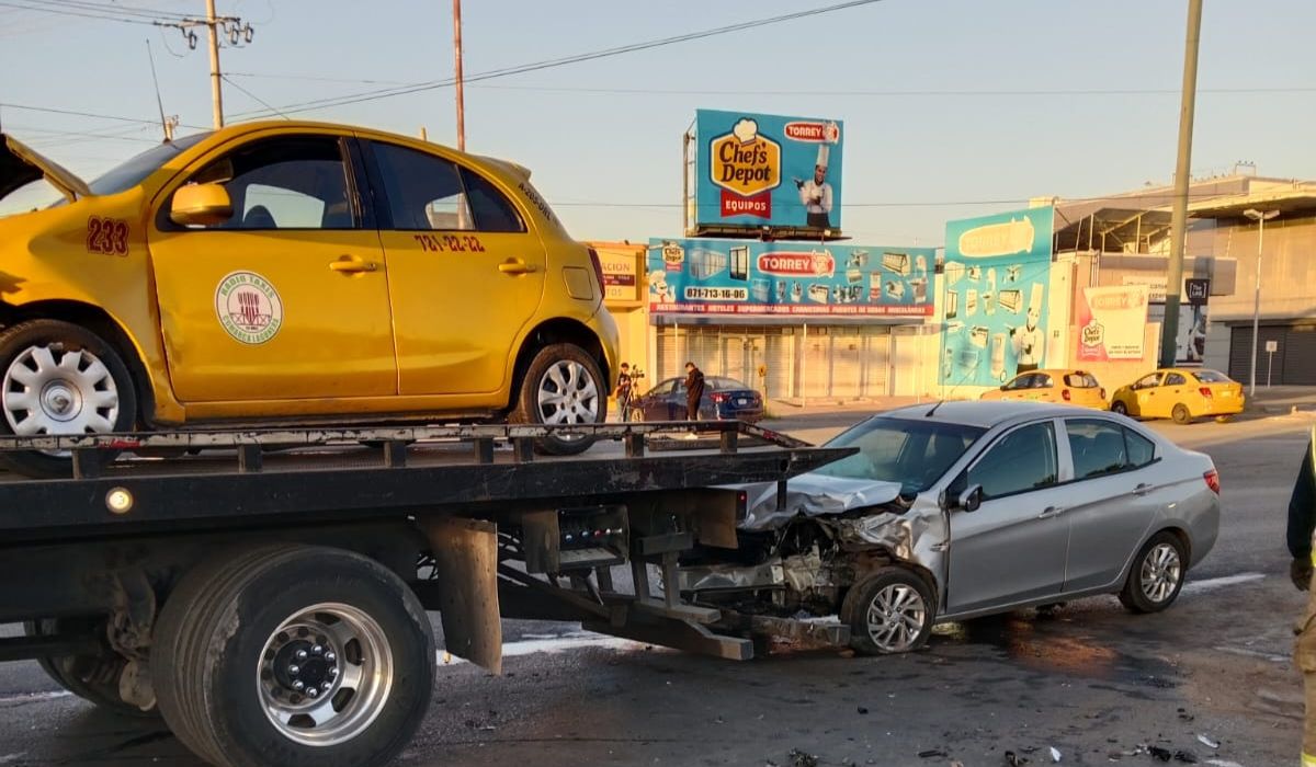 Taxista resulta herido en accidente, los daños materiales del choque se estimaron en 130 mil pesos