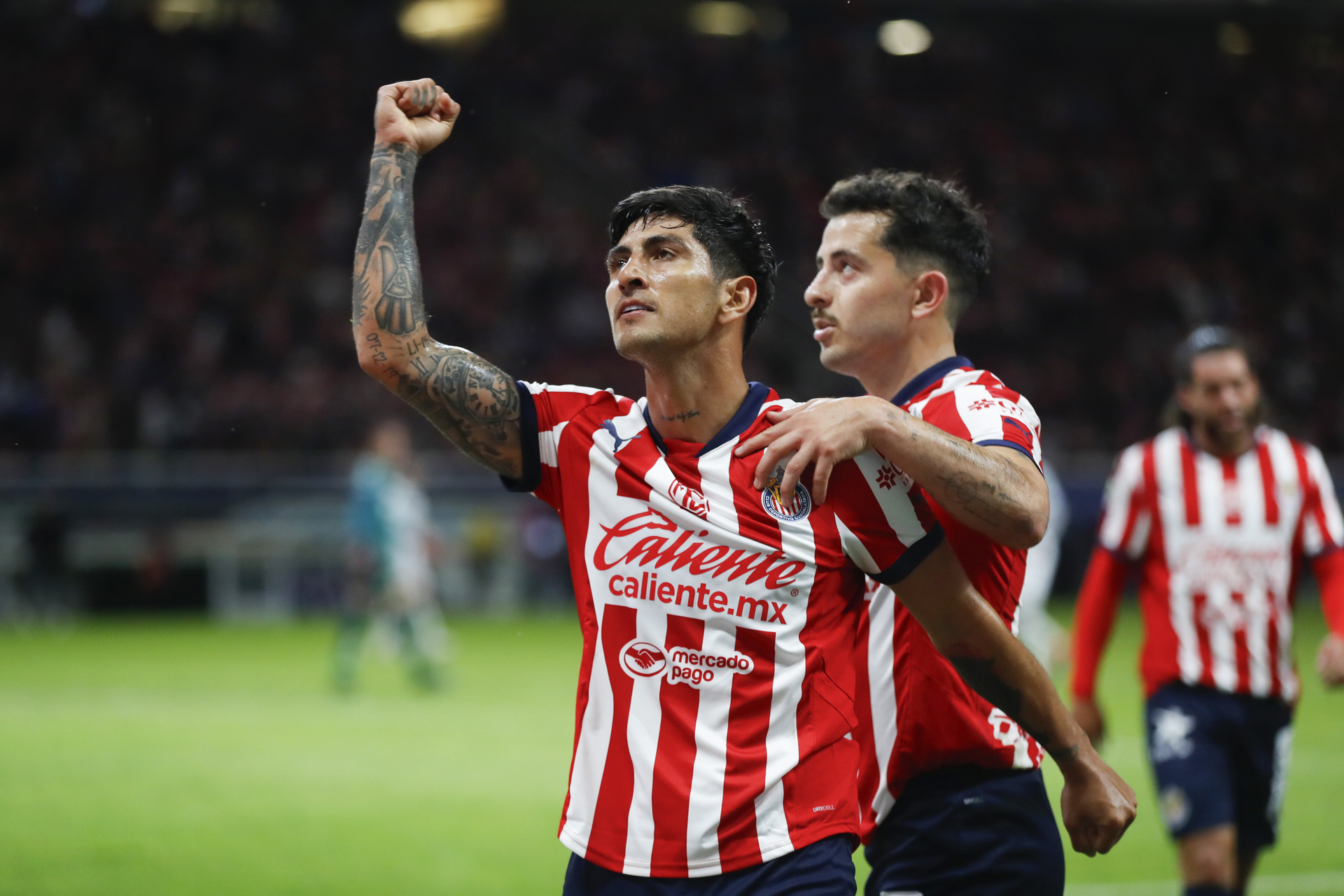 Chivas supera a Necaxa y mantiene viva la esperanza de Liguilla