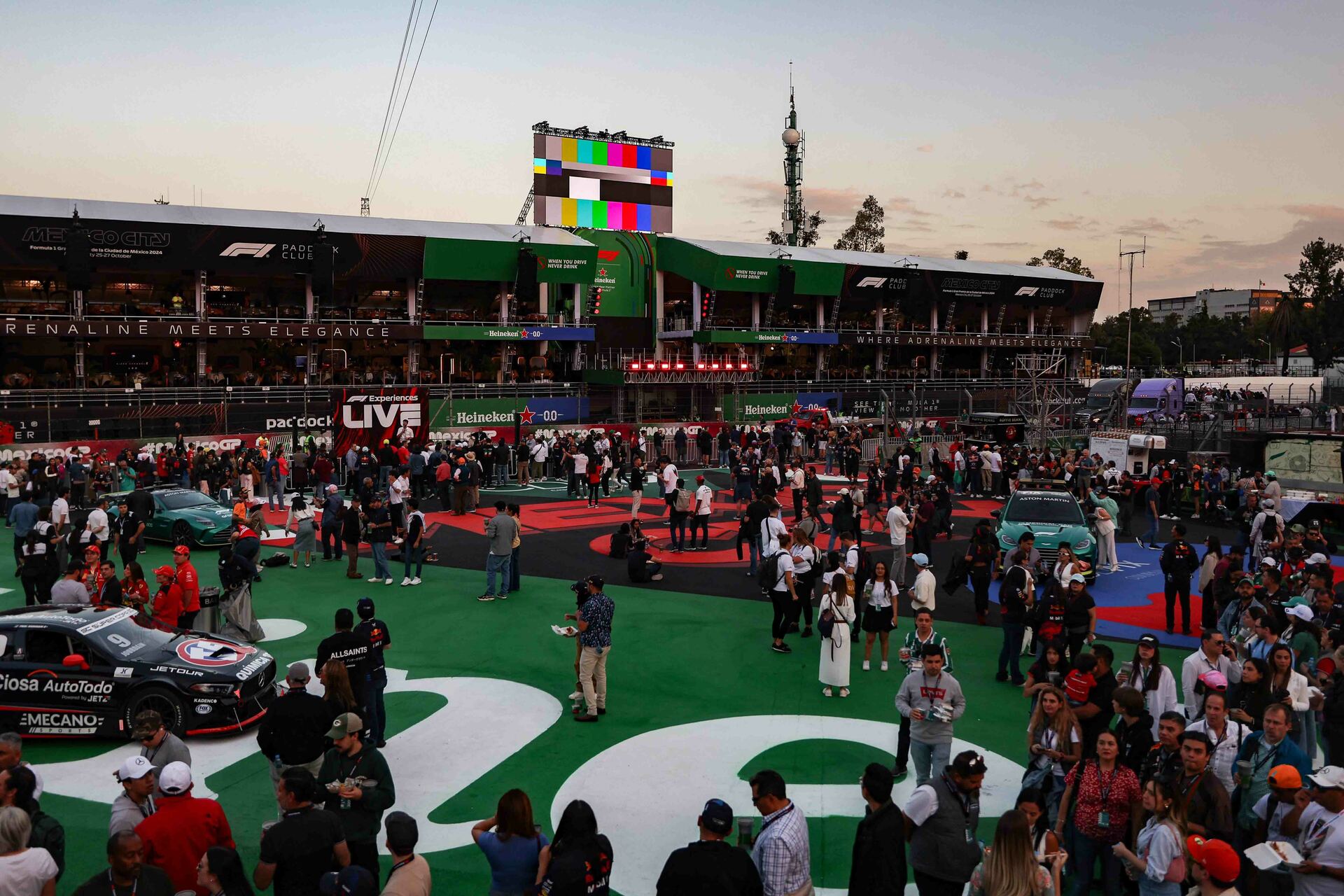 F1: Pilotos brillan con estilo mexicano en la previa del Gran Premio de México