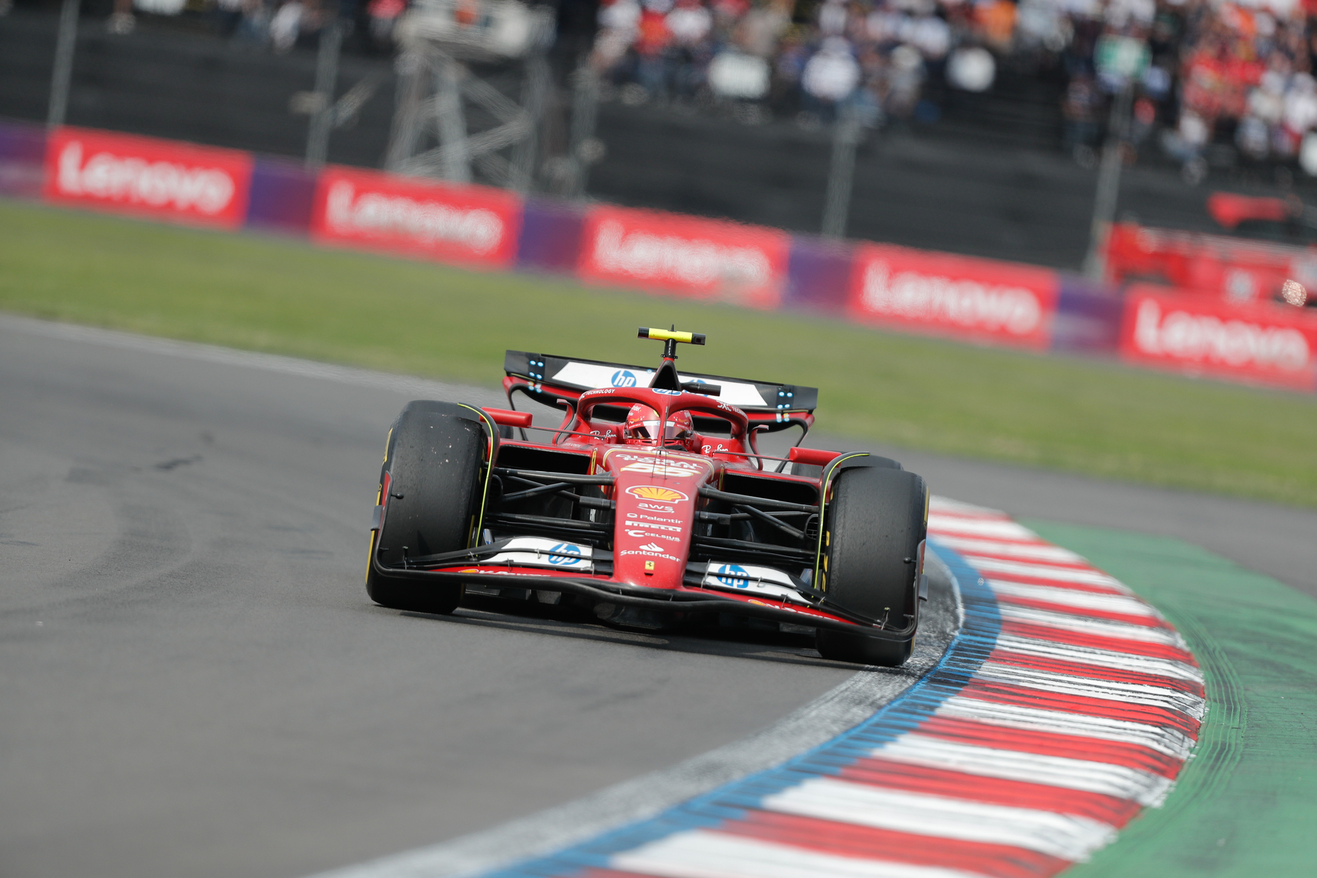 Carlos Sainz conquista el Gran Premio de México; 'Checo' Pérez queda en decimoquinto