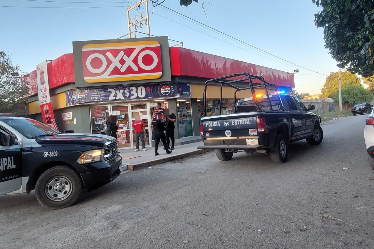 Sujeto asalta tienda Oxxo en Gómez Palacio con machete