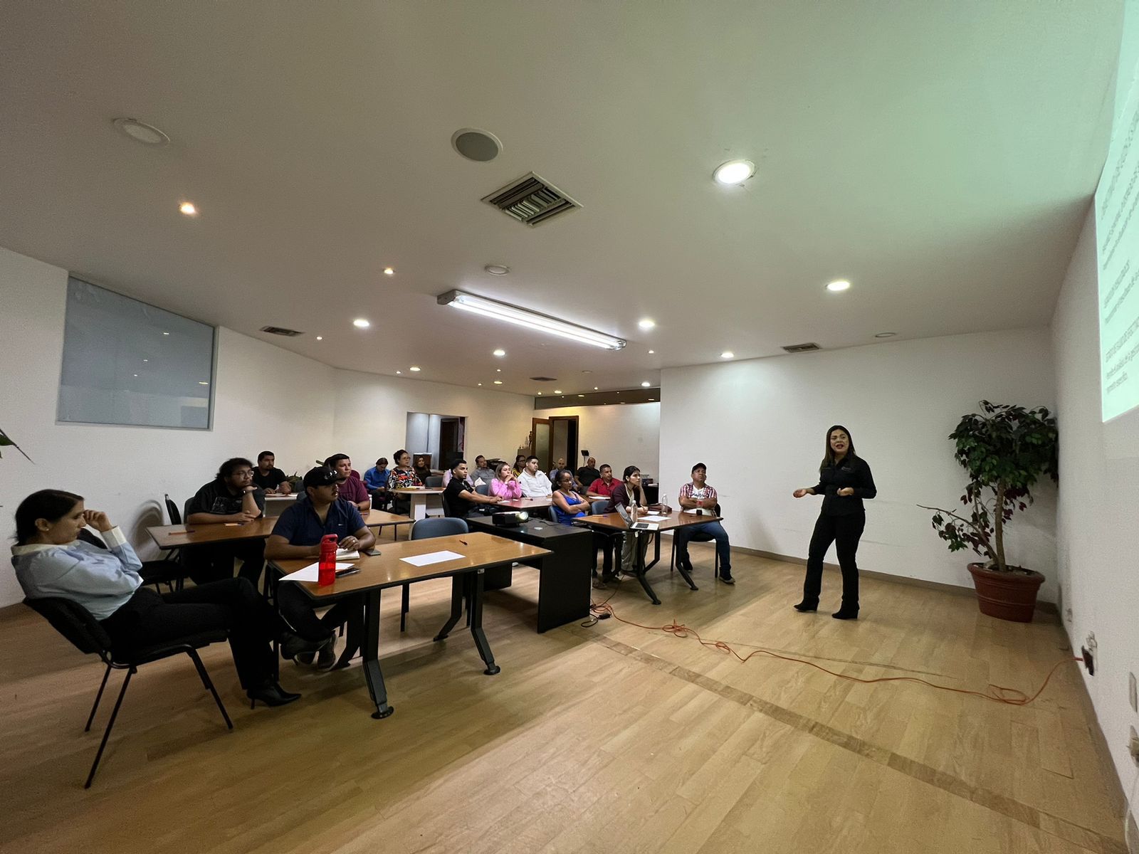 Taller “Finanzas sanas para no contadores”. (FABIOLA P. CANEDO)