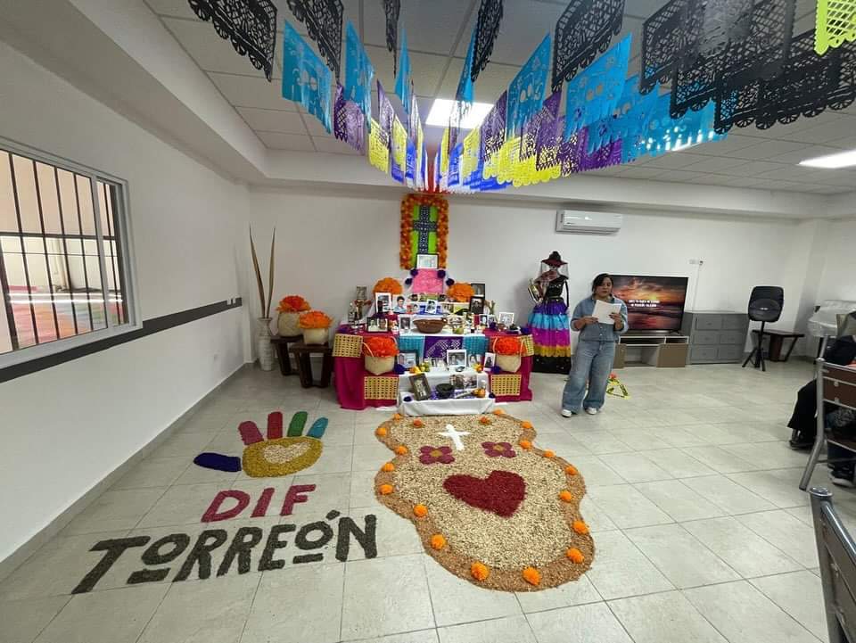 DIF Torreón celebra el Día de Muertos.