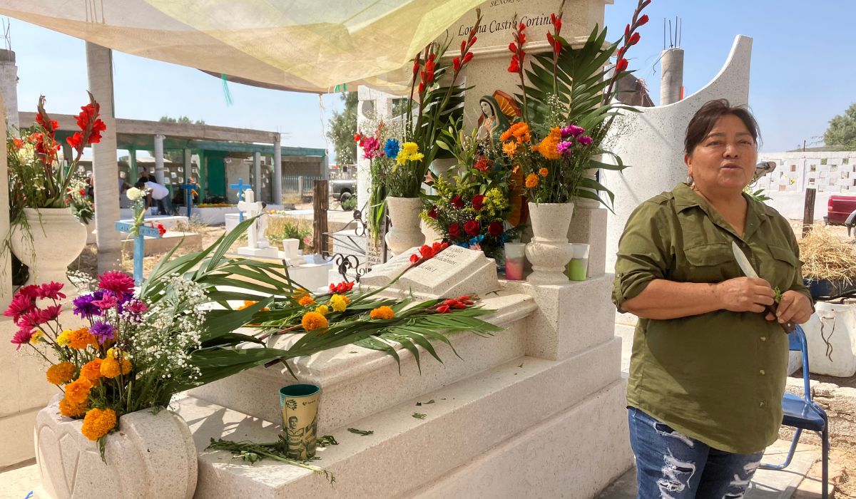 Señora María Cruz rinde homenaje a su hija