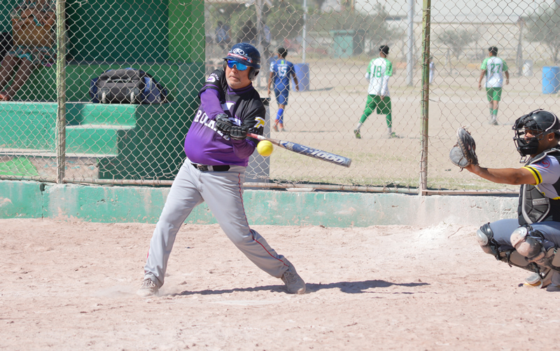 Duelazos en la Liga de Softbol Industrial y Comercial