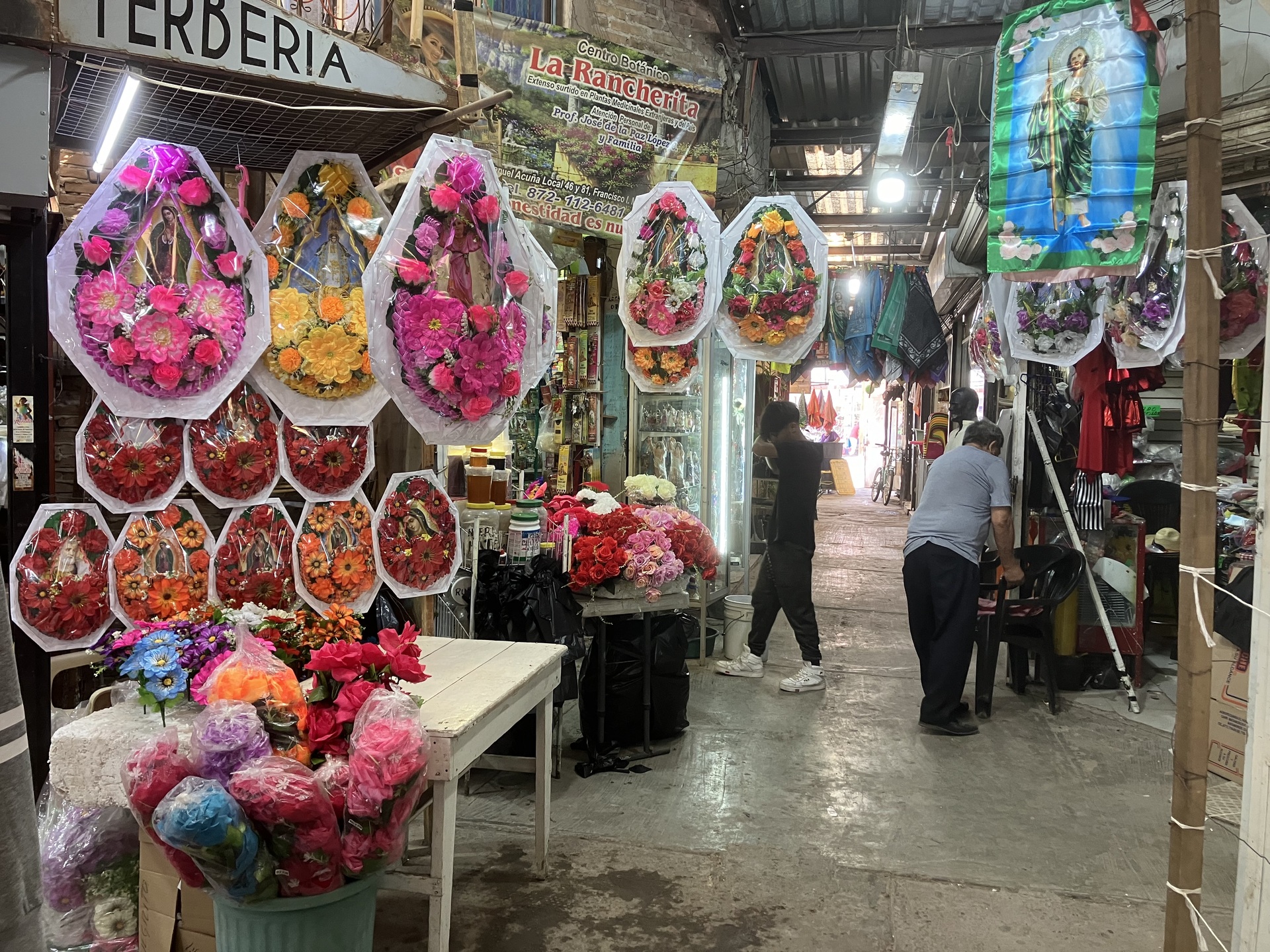 Locatarios del mercado Manuel Acuña de Madero estiman repunte en ventas de un 80% por el Día de Muertos