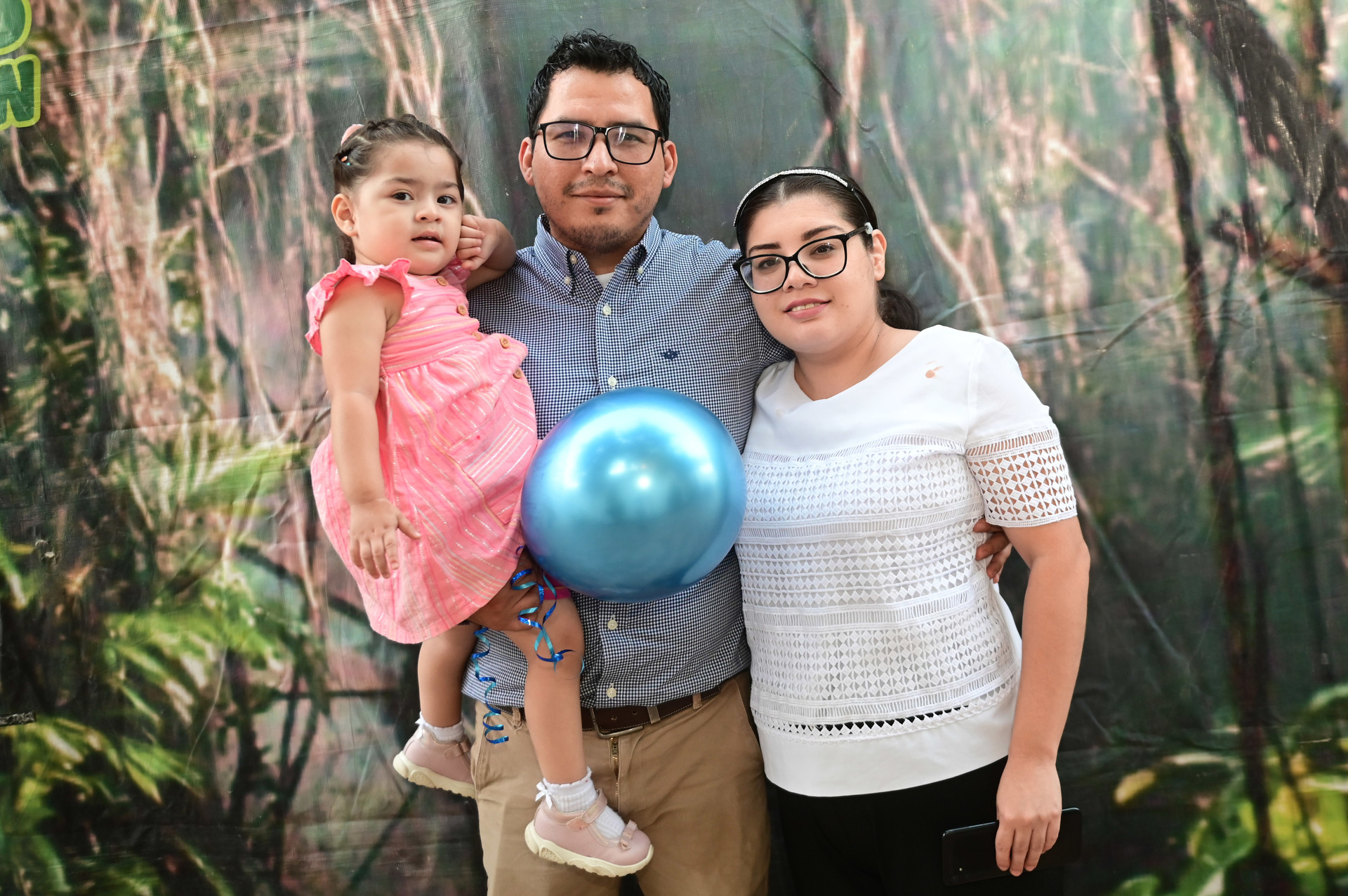 Cely, Raúl y Grace, felicitaron al cumpleañero (EL SIGLO DE TORREÓN)