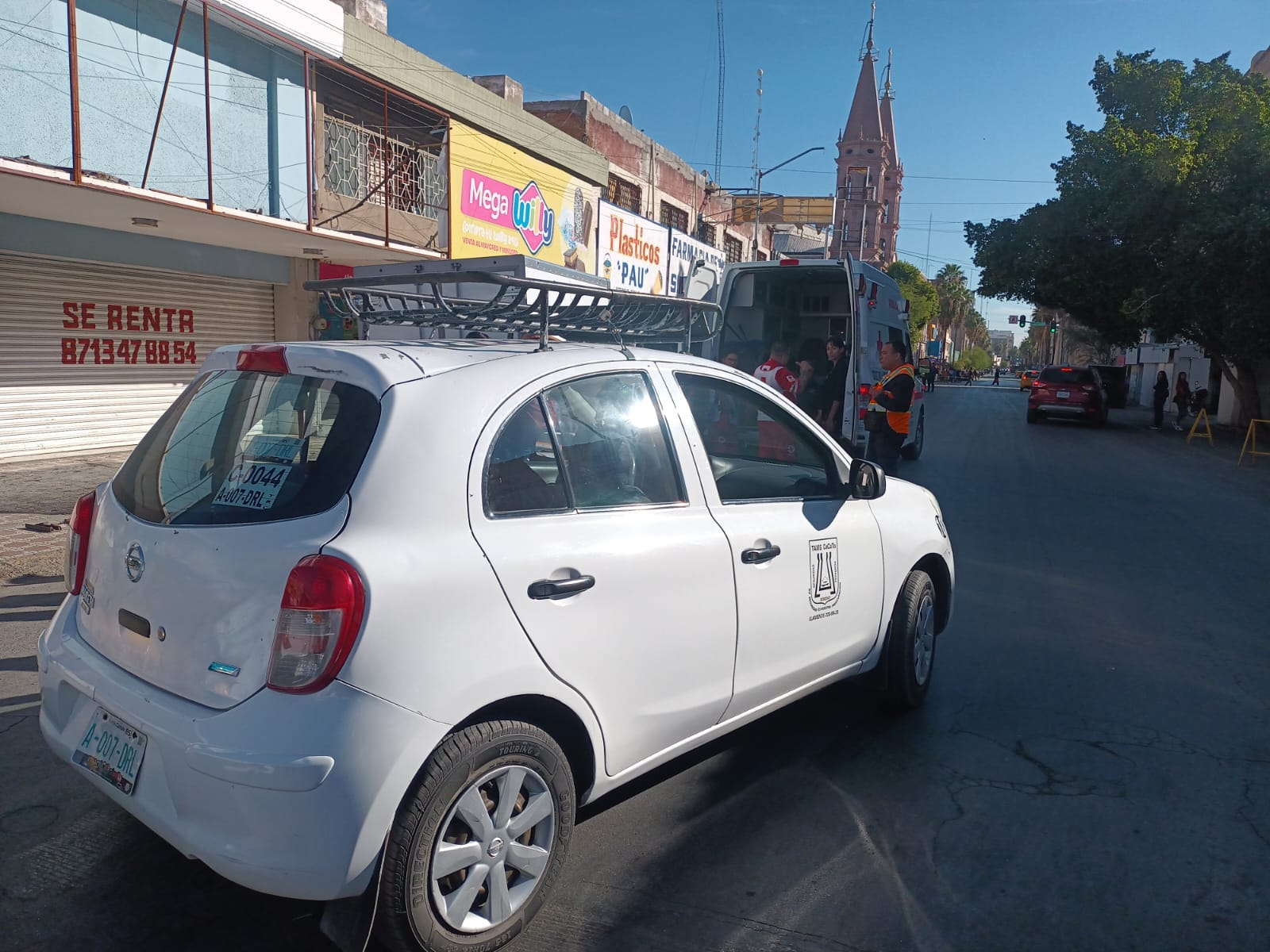 Taxista de la tercera edad atropella a hombre en el sector Alianza de Torreón